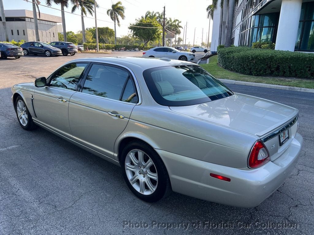 2009 Jaguar XJ Vanden Plas Sedan - 22402294 - 2