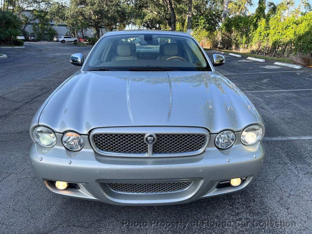 2009 Jaguar XJ Vanden Plas Sedan - 22402294 - 4