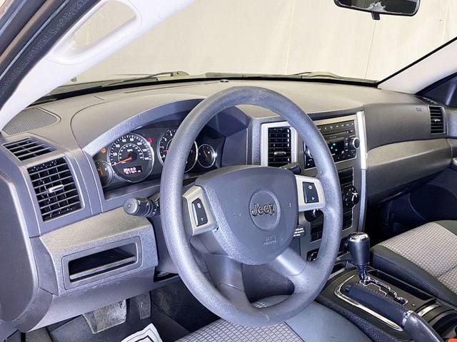 2009 Jeep Grand Cherokee Laredo - 22981608 - 23