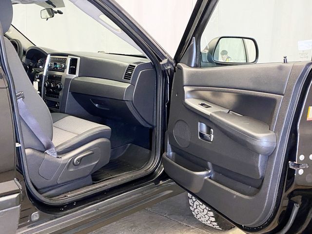 2009 Jeep Grand Cherokee Laredo - 22981608 - 39