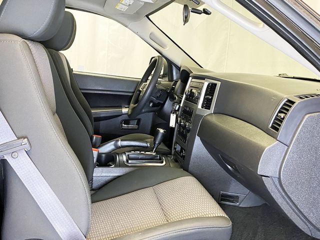 2009 Jeep Grand Cherokee Laredo - 22981608 - 41