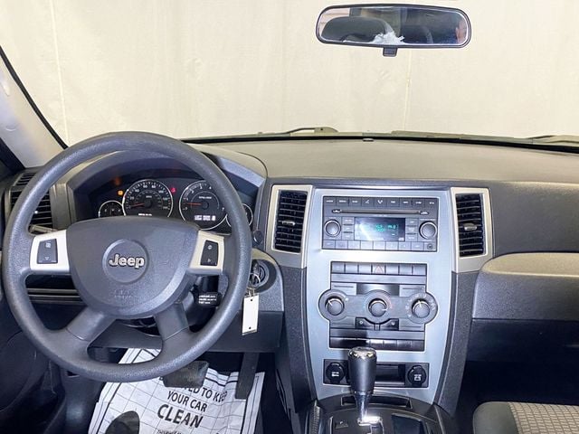 2009 Jeep Grand Cherokee Laredo - 22981608 - 43