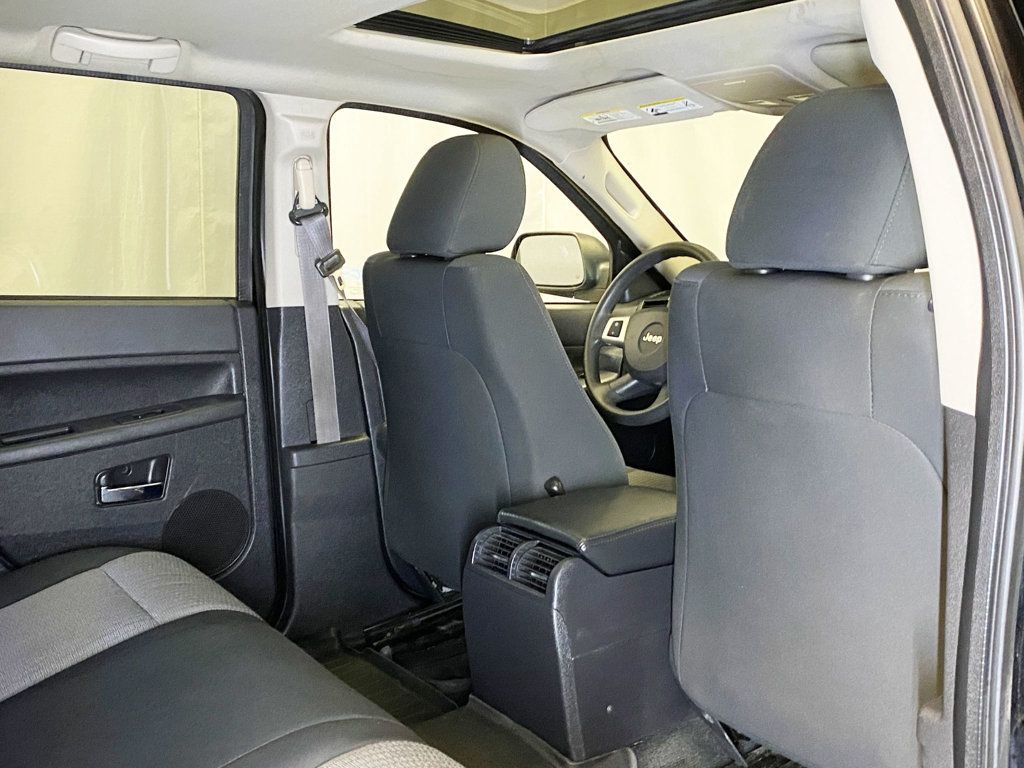 2009 Jeep Grand Cherokee Laredo - 22981608 - 45