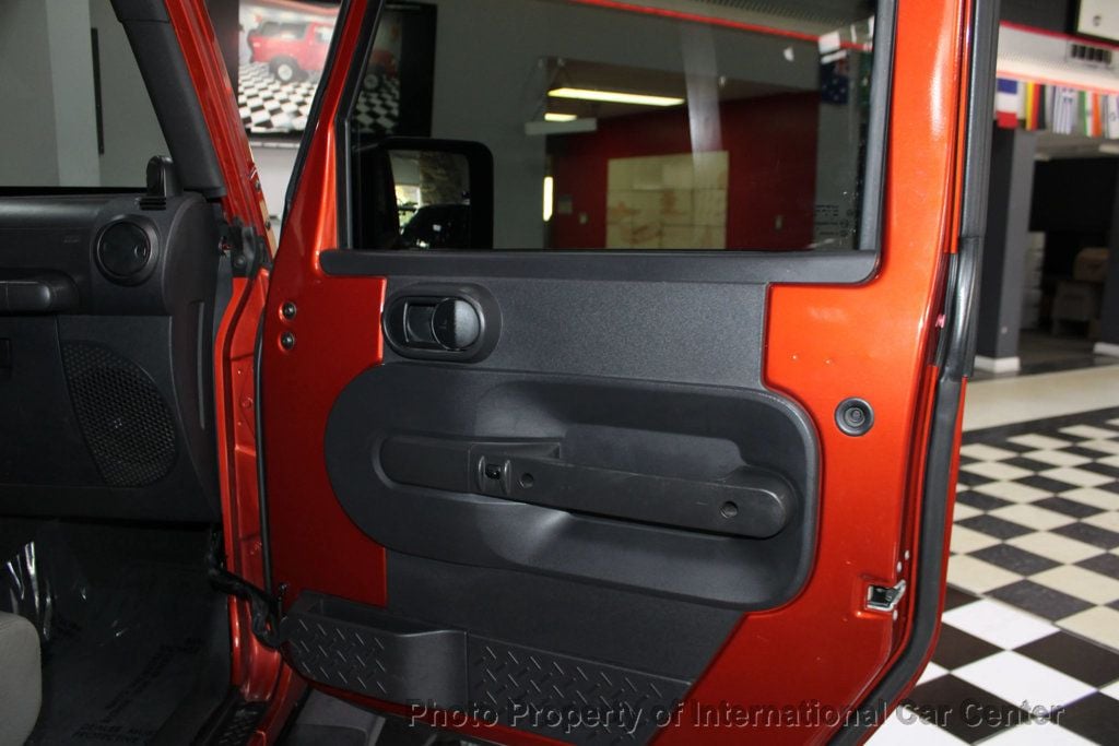 2009 Jeep Wrangler 4WD 2dr X - 22927838 - 32