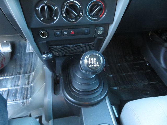 2009 Jeep Wrangler Unlimited 1OWNER LOW MILES 6SPEED MANUAL TRANNY HARDTOP 4X4 EXTRA CLEAN  - 22981284 - 37