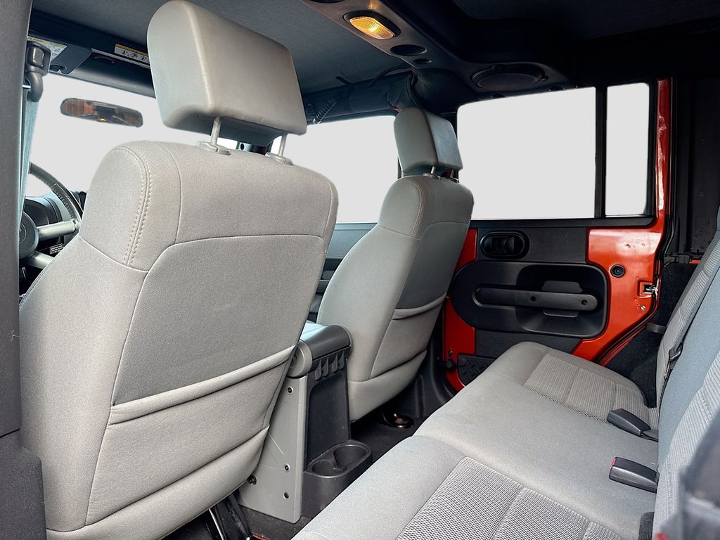 2009 Jeep Wrangler Unlimited 4WD 4dr Sahara - 22936445 - 13