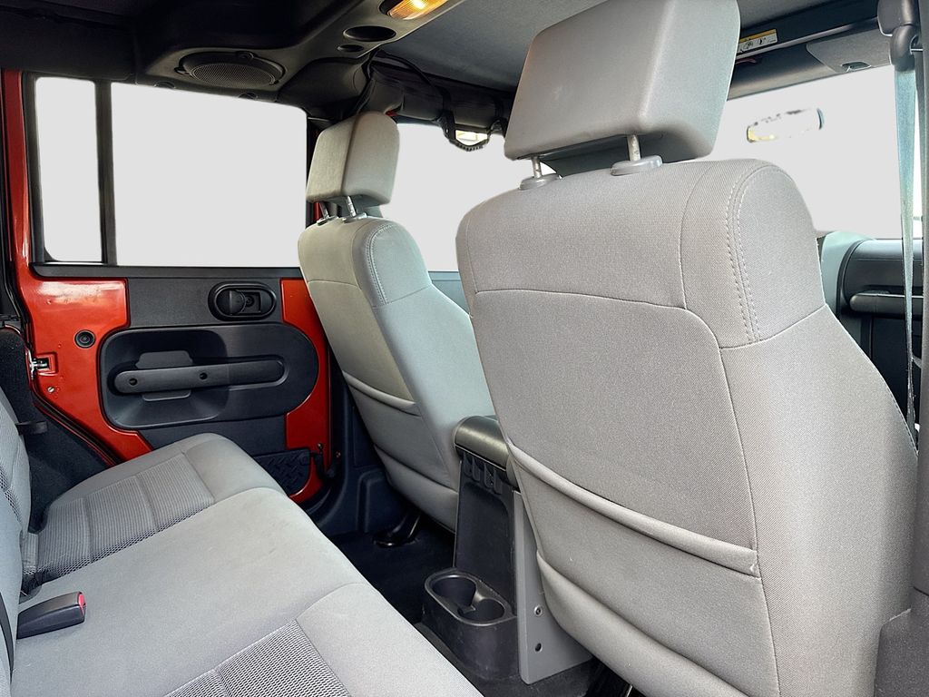 2009 Jeep Wrangler Unlimited 4WD 4dr Sahara - 22936445 - 14