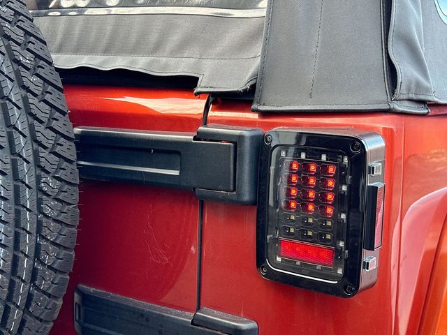 2009 Jeep Wrangler Unlimited 4WD 4dr Sahara - 22936445 - 6