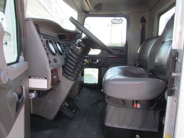 2009 Kenworth T370 Fuel - Lube Service Truck - 19960074 - 17