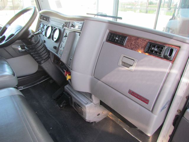 2009 Kenworth T370 Fuel - Lube Service Truck - 19960074 - 25