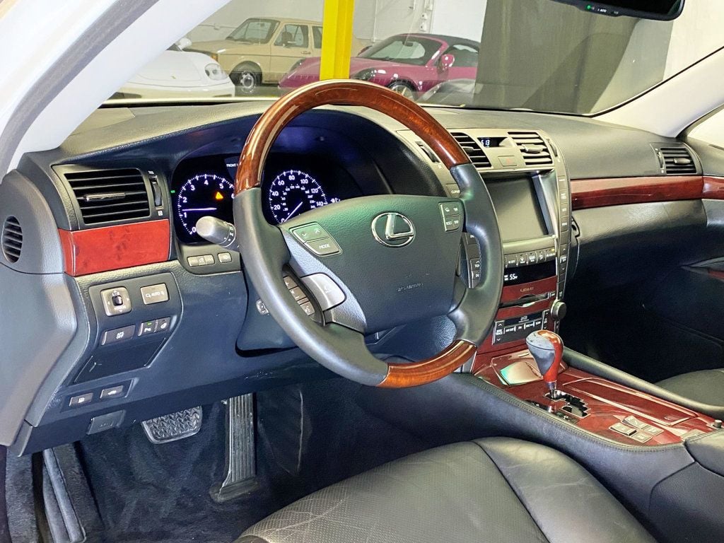 2009 Lexus LS 460 4dr Sedan AWD - 22945044 - 16