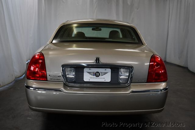 2009 Lincoln Town Car 4dr Sedan Signature Limited - 22677870 - 13