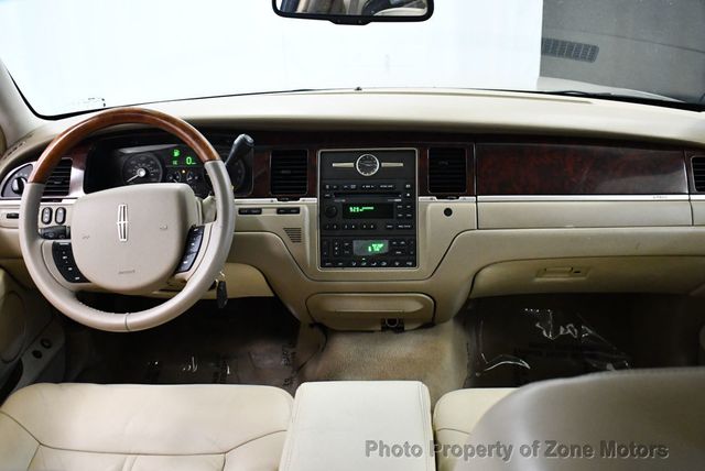 2009 Lincoln Town Car 4dr Sedan Signature Limited - 22677870 - 18