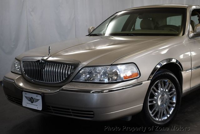 2009 Lincoln Town Car 4dr Sedan Signature Limited - 22677870 - 1