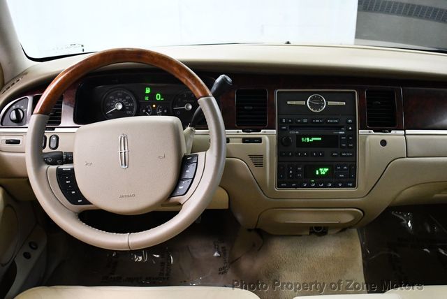 2009 Lincoln Town Car 4dr Sedan Signature Limited - 22677870 - 19