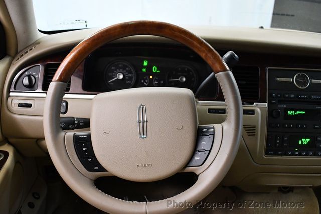 2009 Lincoln Town Car 4dr Sedan Signature Limited - 22677870 - 20