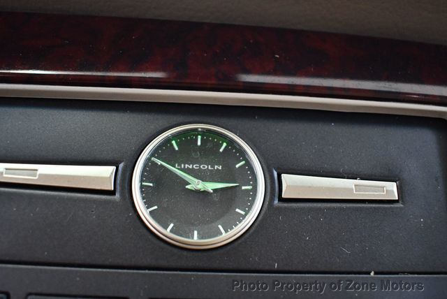 2009 Lincoln Town Car 4dr Sedan Signature Limited - 22677870 - 26