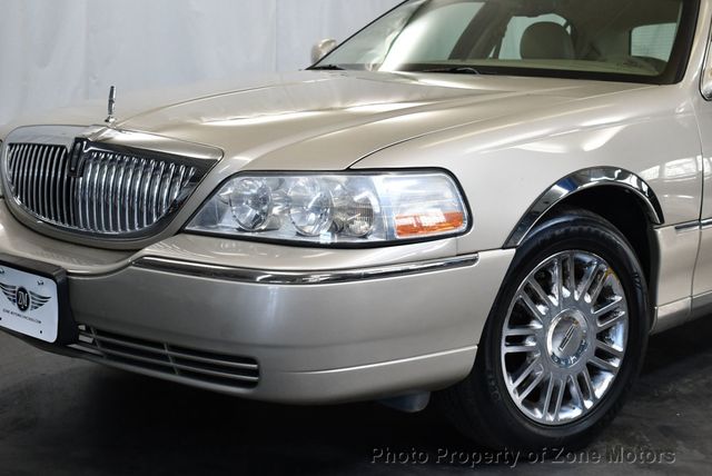 2009 Lincoln Town Car 4dr Sedan Signature Limited - 22677870 - 2