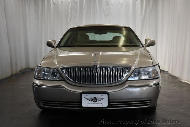 2009 Lincoln Town Car 4dr Sedan Signature Limited - 22677870 - 3