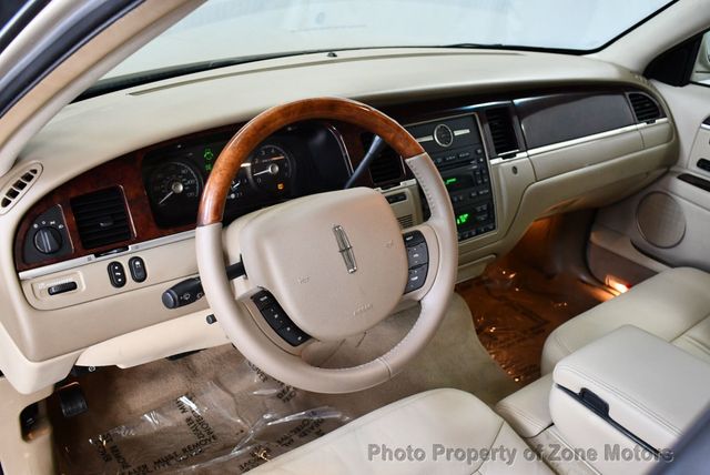 2009 Lincoln Town Car 4dr Sedan Signature Limited - 22677870 - 7
