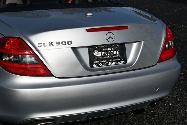 2009 Mercedes-Benz SLK SLK300 2 Door Roadster W/P1 and Multimedia Packages - 22646058 - 9