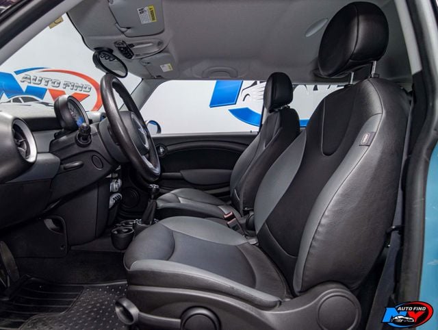 2009 MINI Cooper Hardtop 2 Door CLEAN CARFAX, 6-SPD MANUAL, HEATED SEATS, COLD WEATHER PKG - 22918469 - 13