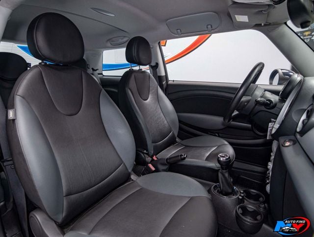 2009 MINI Cooper Hardtop 2 Door CLEAN CARFAX, 6-SPD MANUAL, HEATED SEATS, COLD WEATHER PKG - 22918469 - 18