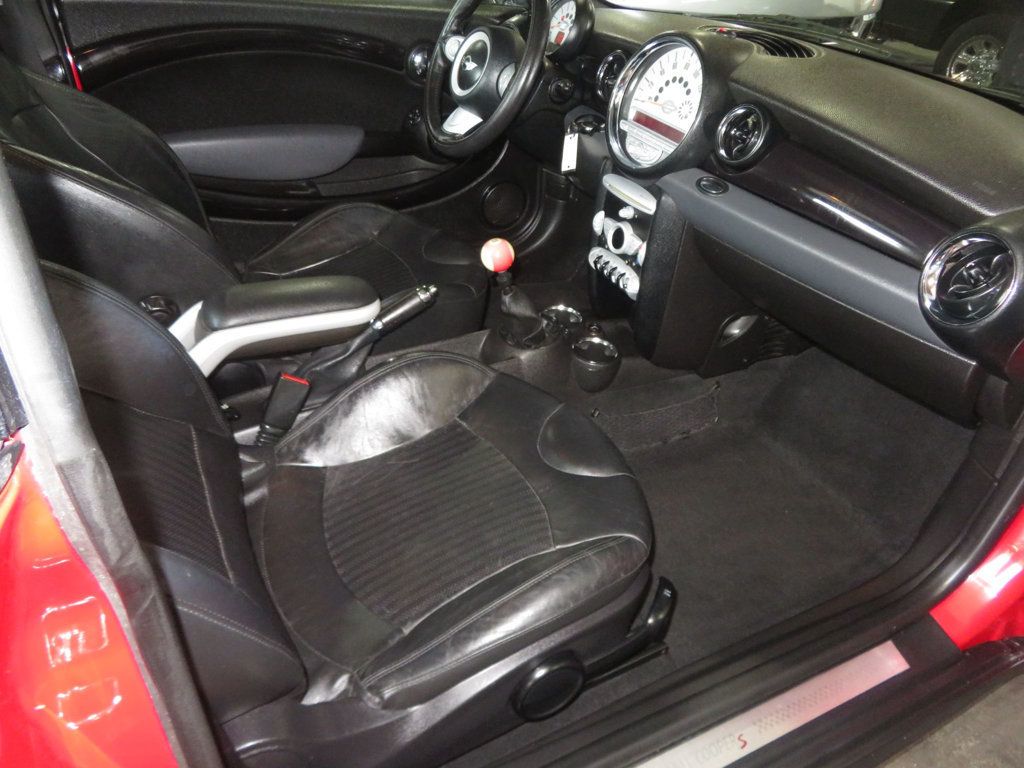 2009 MINI Cooper S Hardtop 2 Door 2OWNER 6SPEED MANUAL TRANNY EXTRA CLEAN LOW MILES COOPER S  - 23018765 - 26