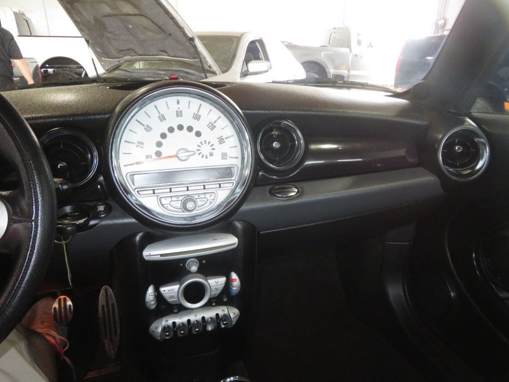 2009 MINI Cooper S Hardtop 2 Door 2OWNER 6SPEED MANUAL TRANNY EXTRA CLEAN LOW MILES COOPER S  - 23018765 - 28