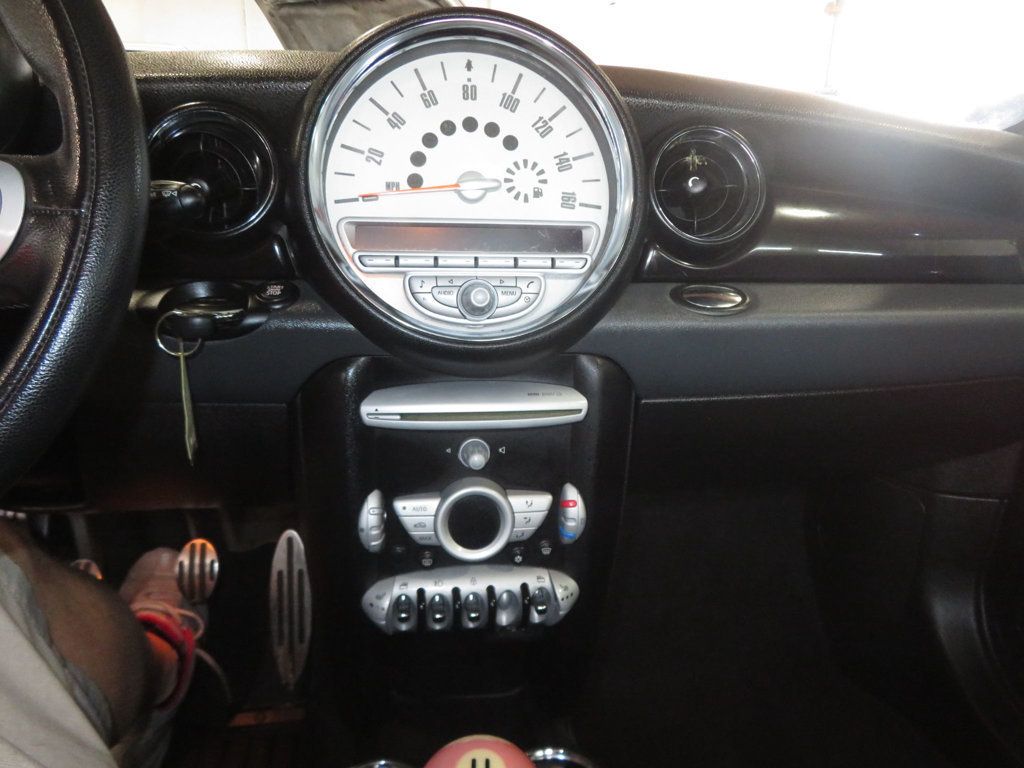2009 MINI Cooper S Hardtop 2 Door 2OWNER 6SPEED MANUAL TRANNY EXTRA CLEAN LOW MILES COOPER S  - 23018765 - 29