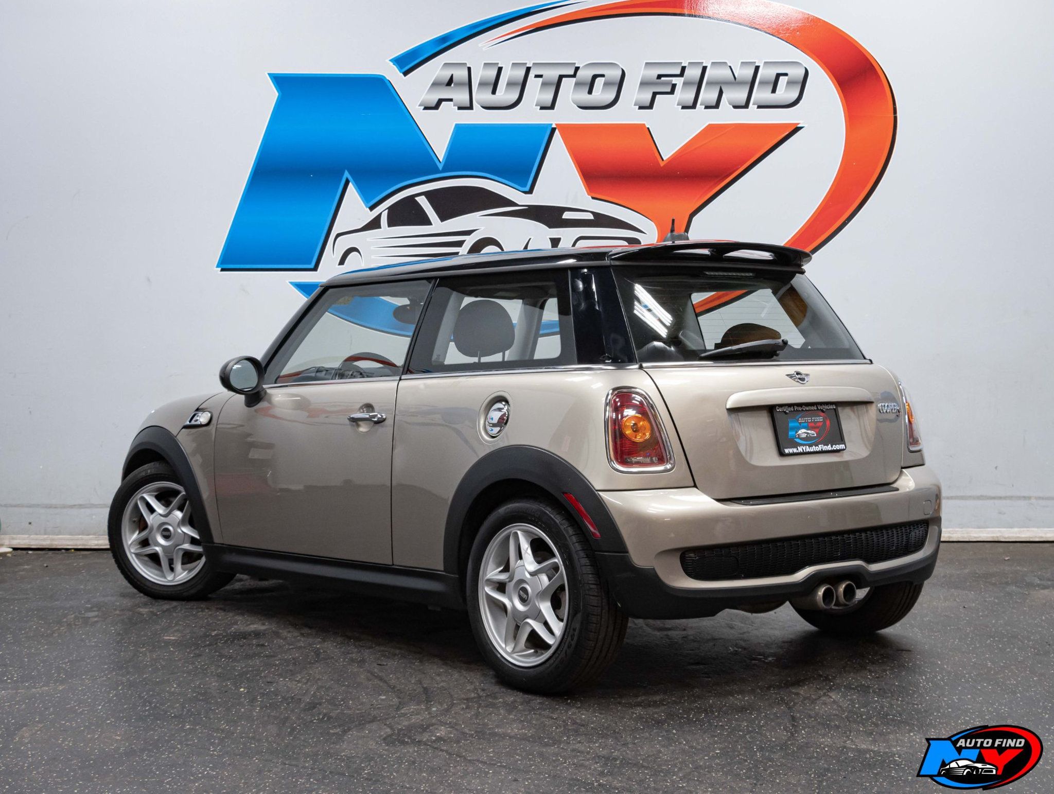 2009 Mini Cooper Hardtop 2 Door photo 3