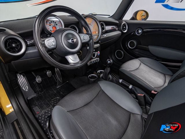 2009 MINI John Cooper Works CLEAN CARFAX, 6-SPD MANUAL, PAN SUNROOF, PREMIUM PKG, BLUETOOTH - 22971827 - 13