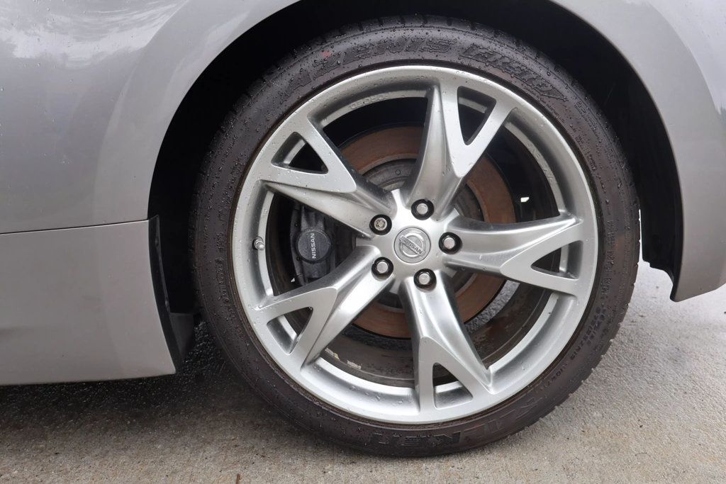 2009 Nissan 370Z Touring photo 12