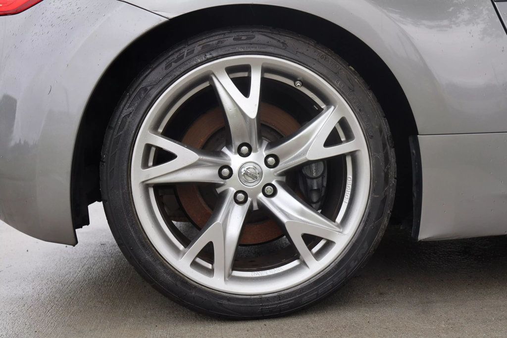 2009 Nissan 370Z Touring photo 13