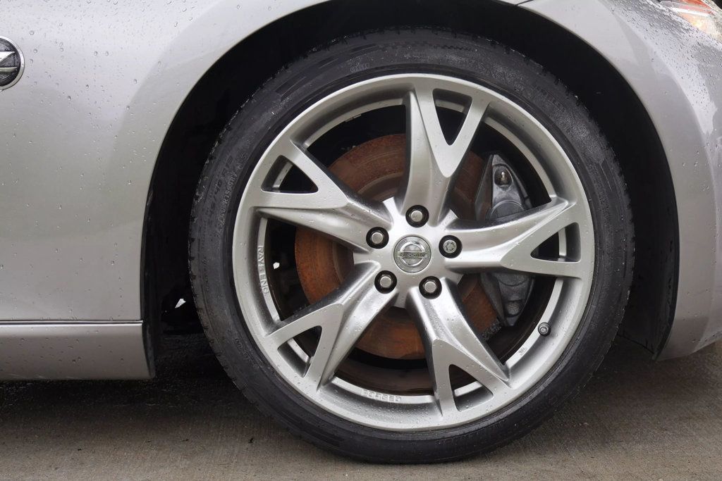 2009 Nissan 370Z Touring photo 14