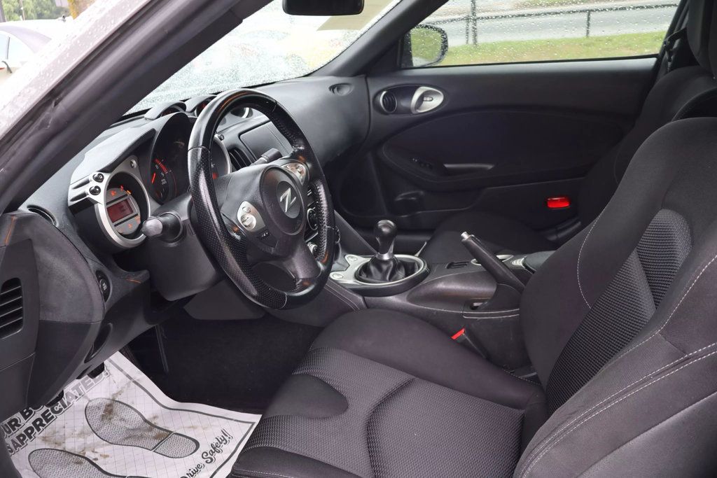2009 Nissan 370Z Touring photo 16
