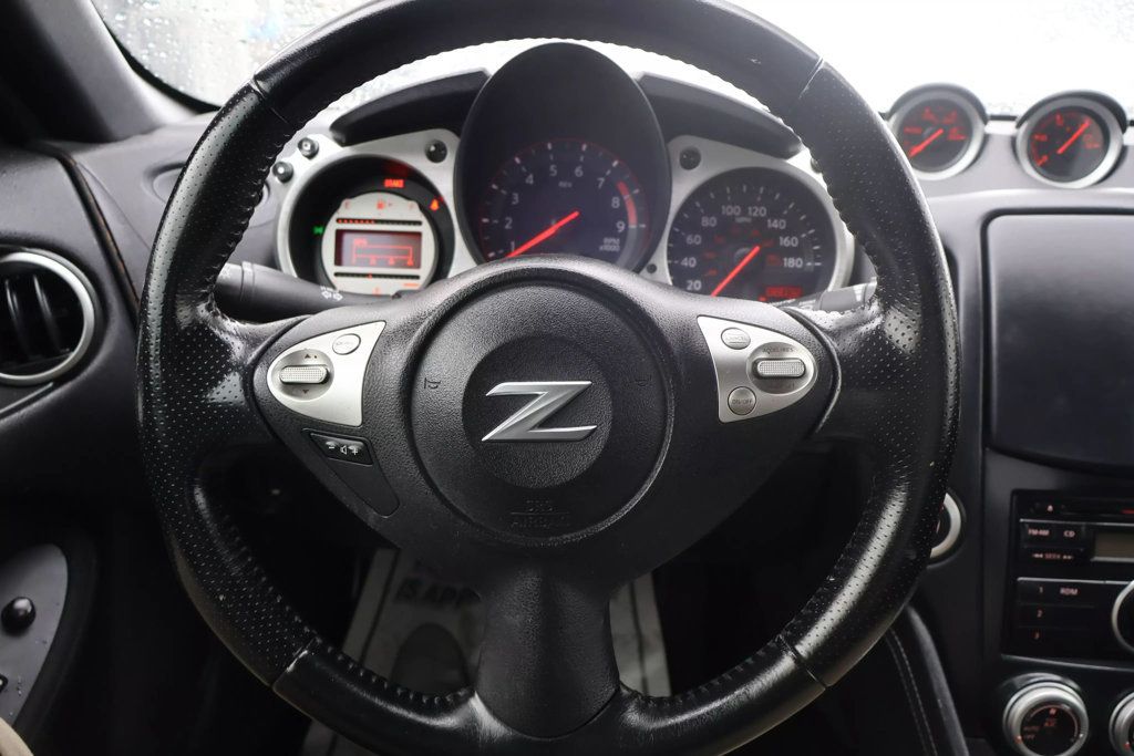 2009 Nissan 370Z Touring photo 18