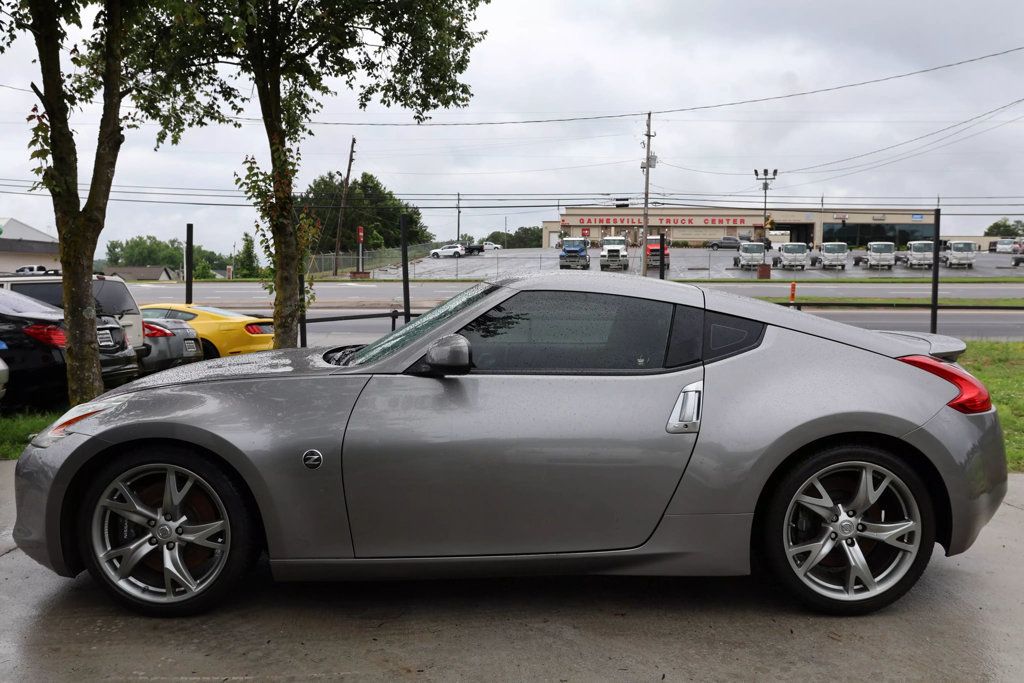 2009 Nissan 370Z Touring photo 2