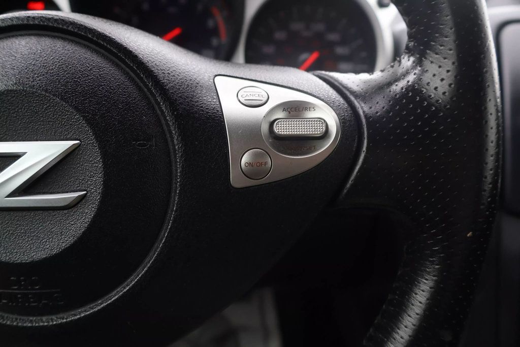 2009 Nissan 370Z Touring photo 20