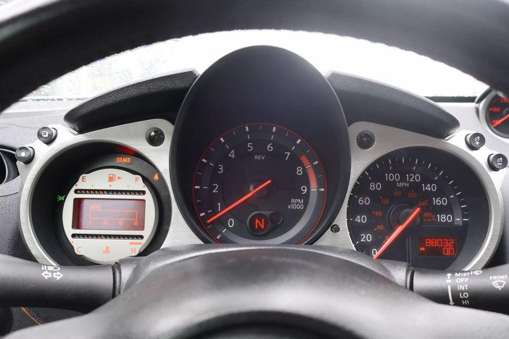2009 Nissan 370Z Touring photo 21