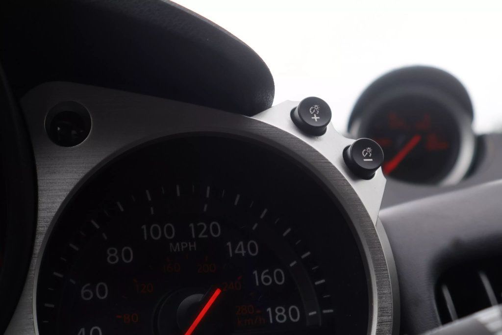 2009 Nissan 370Z Touring photo 23