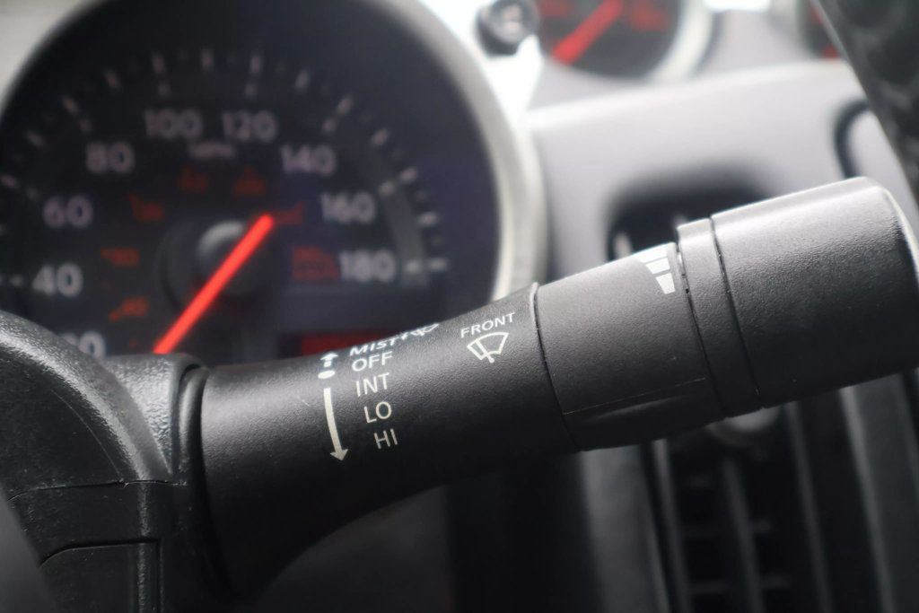 2009 Nissan 370Z Touring photo 25