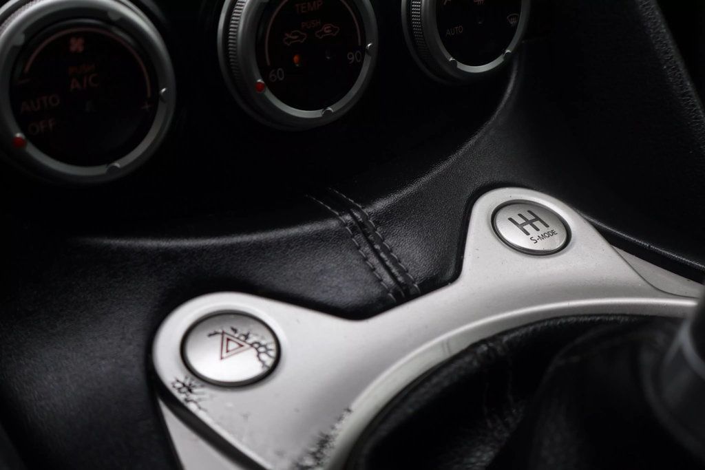 2009 Nissan 370Z Touring photo 27