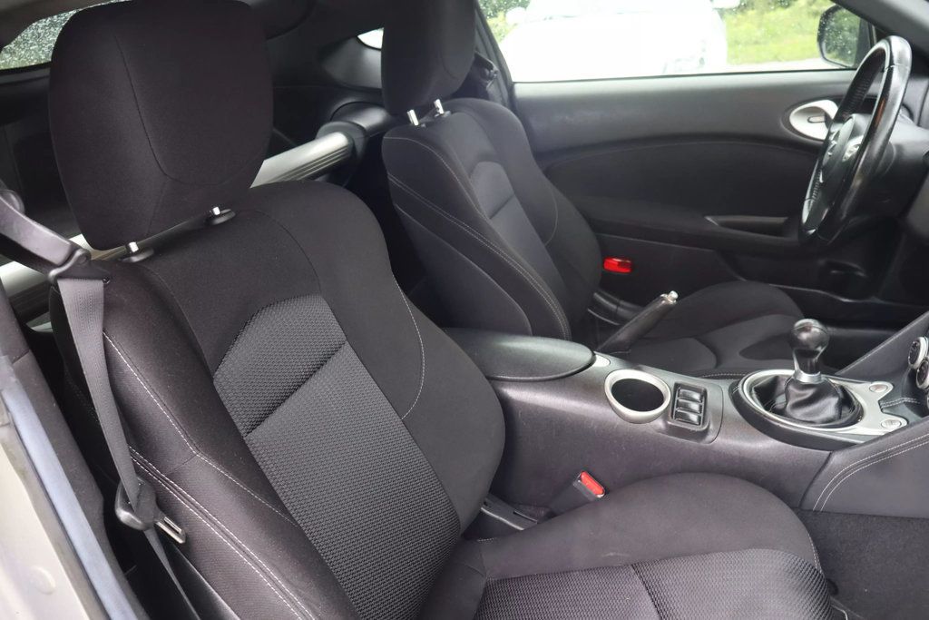 2009 Nissan 370Z Touring photo 29