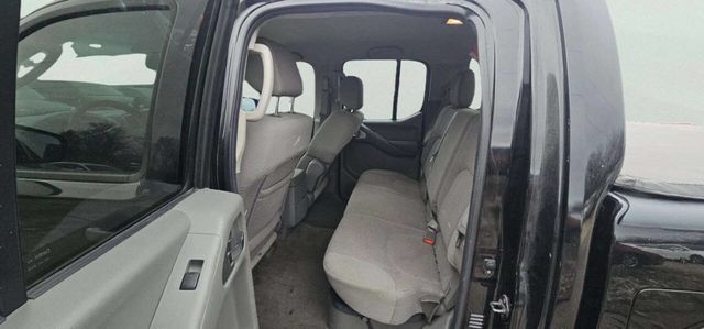 2009 Nissan Frontier 2WD Crew Cab SWB Automatic LE - 22989548 - 6