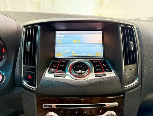 2009 Nissan Maxima SV photo 15