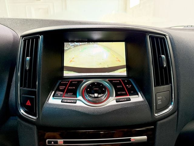 2009 Nissan Maxima SV photo 17