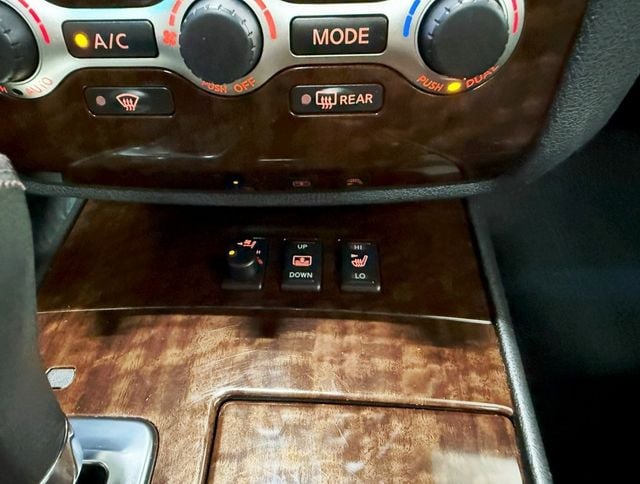 2009 Nissan Maxima SV photo 19