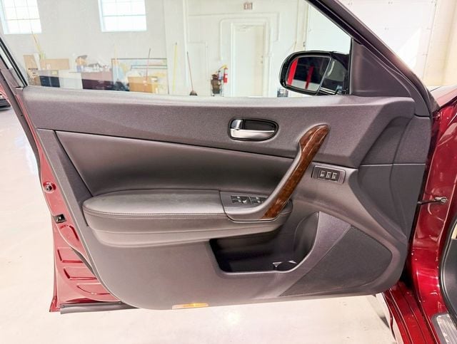 2009 Nissan Maxima SV photo 28