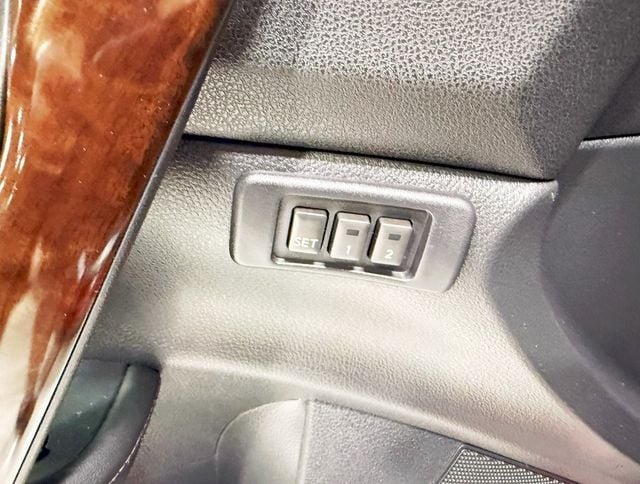 2009 Nissan Maxima SV photo 30